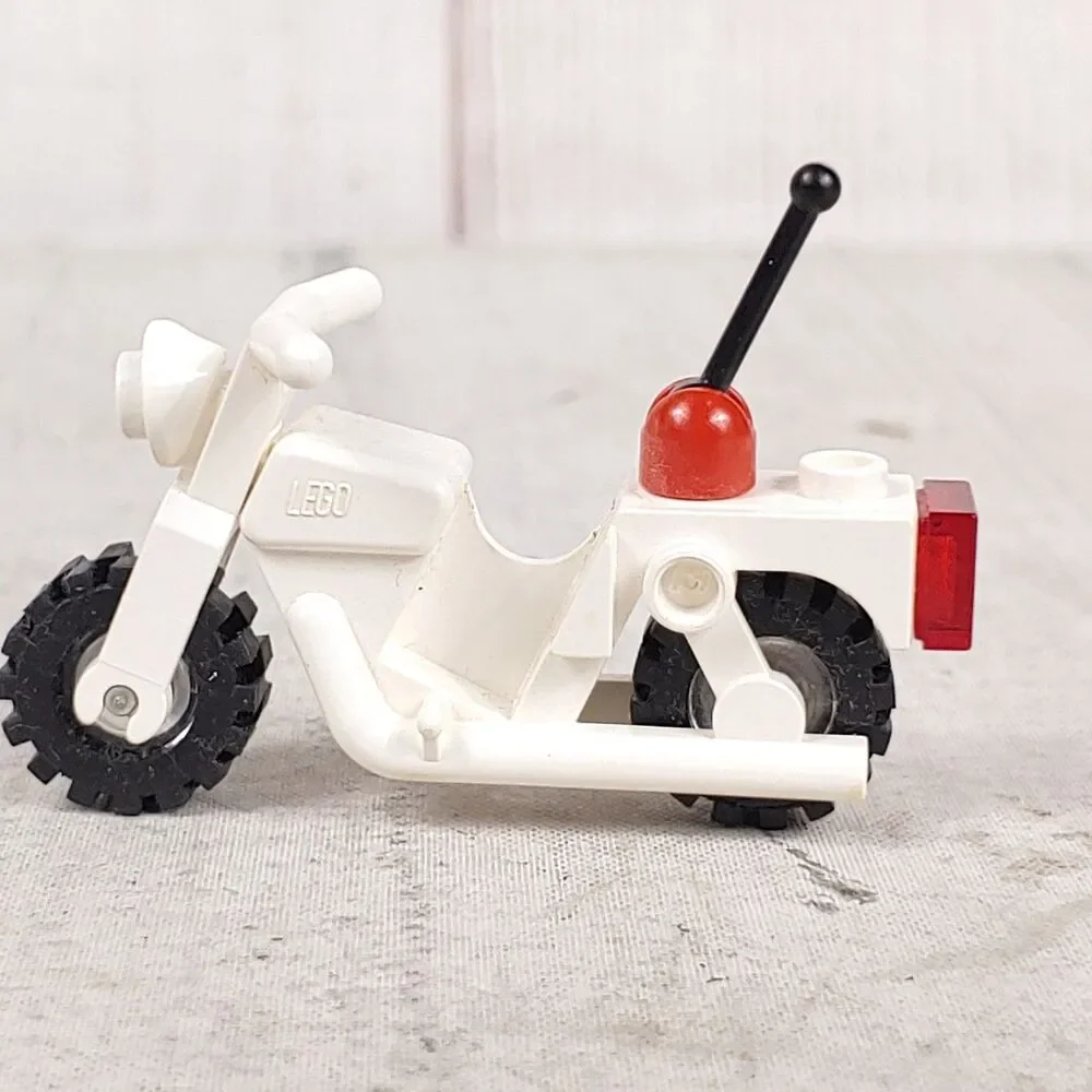 LEGO Classic Town / City POLICE White MOTORCYCLE - 1990s Clear Wheels x81c02